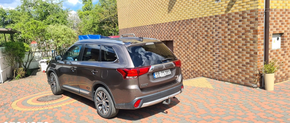 Mitsubishi Outlander cena 95000 przebieg: 69000, rok produkcji 2017 z Świdwin małe 67